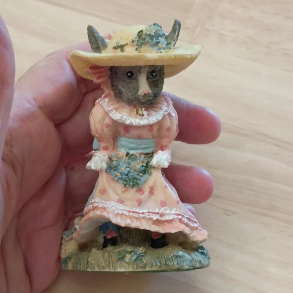 Vintage 1993 Felicity Fieldmouse Collectible Figurine Shelf Decoration